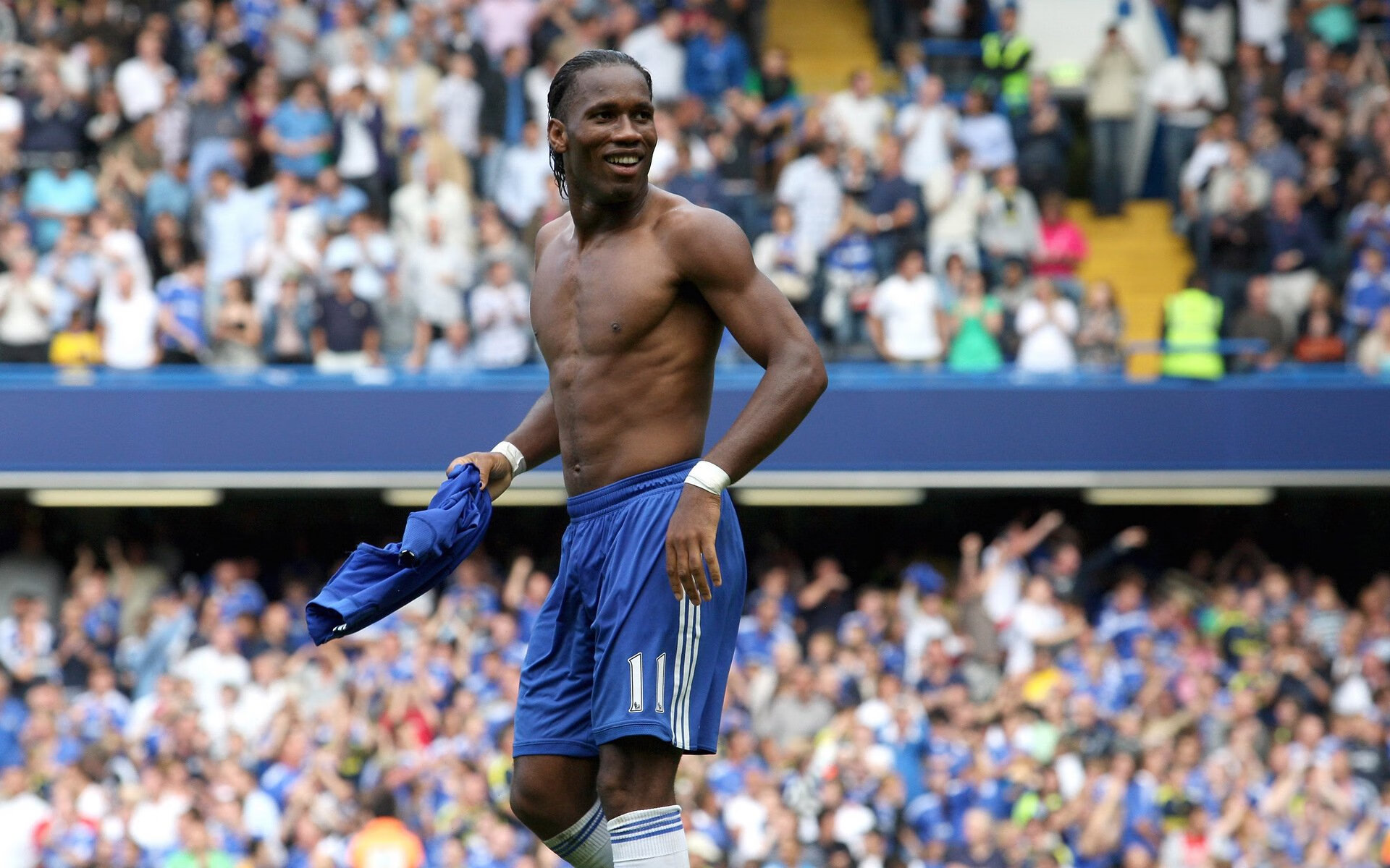 帕尔默伤情引猜测，库库雷利亚笑言FIFA失利，蓝军众将聚焦欧冠关键战誓取三分