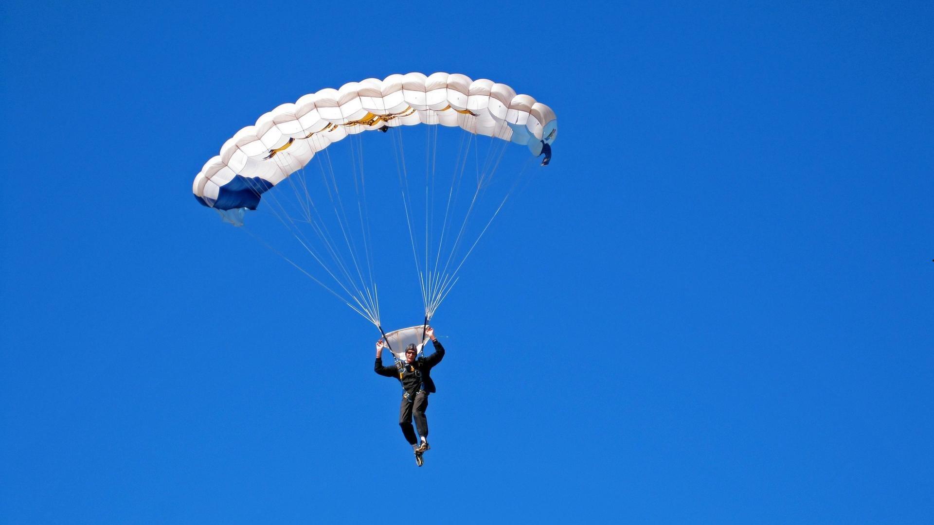 国际足联宣布世界杯门票预售火爆，百万门票售罄，全球球迷热情引爆新一轮足球盛宴